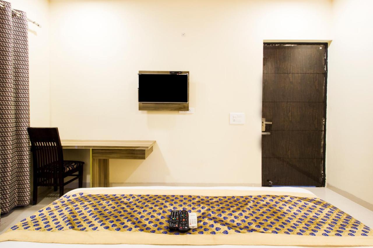 Fabhotel Signature Cyber Park Delhi  Buitenkant foto