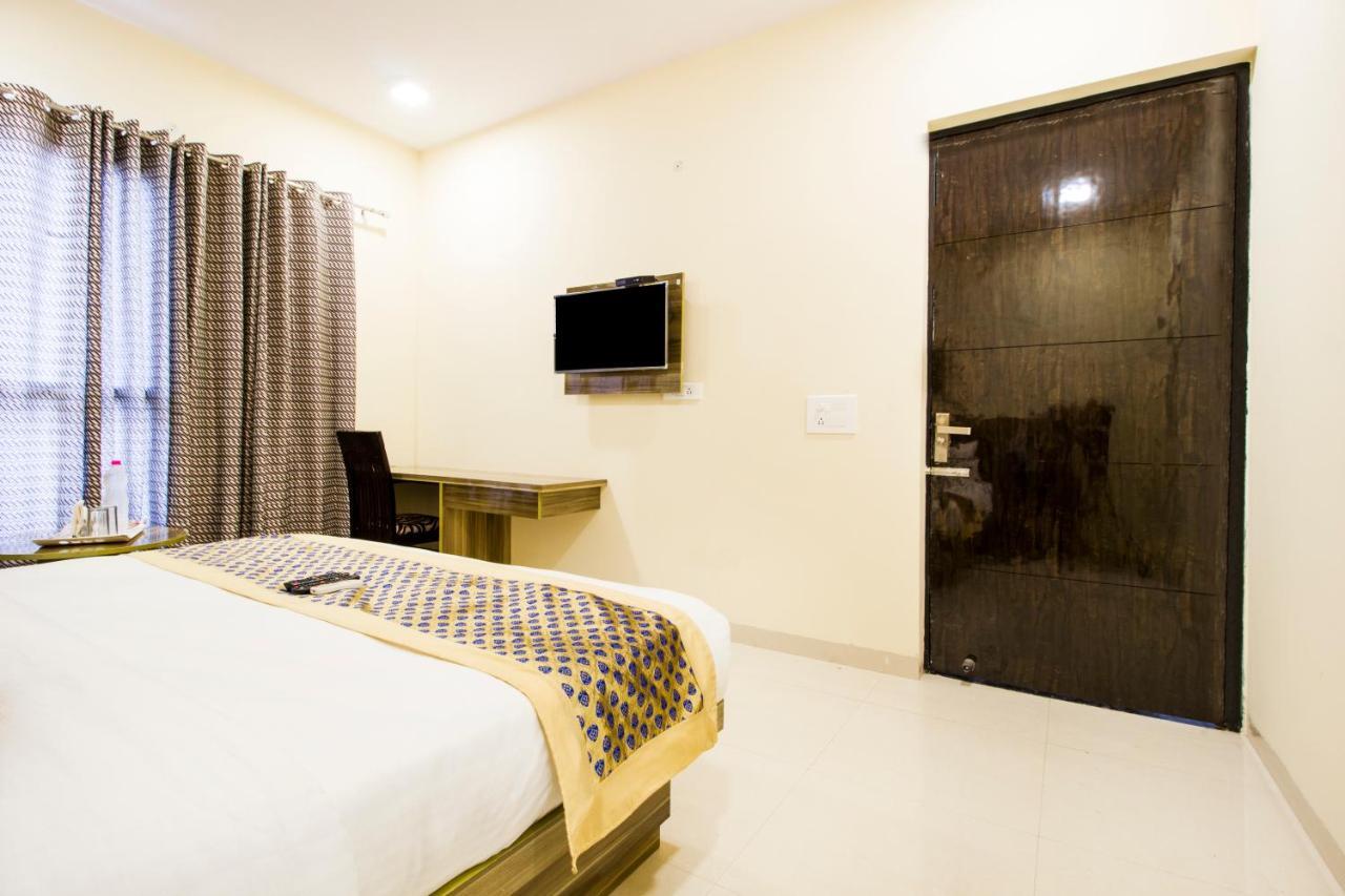 Fabhotel Signature Cyber Park Delhi  Buitenkant foto