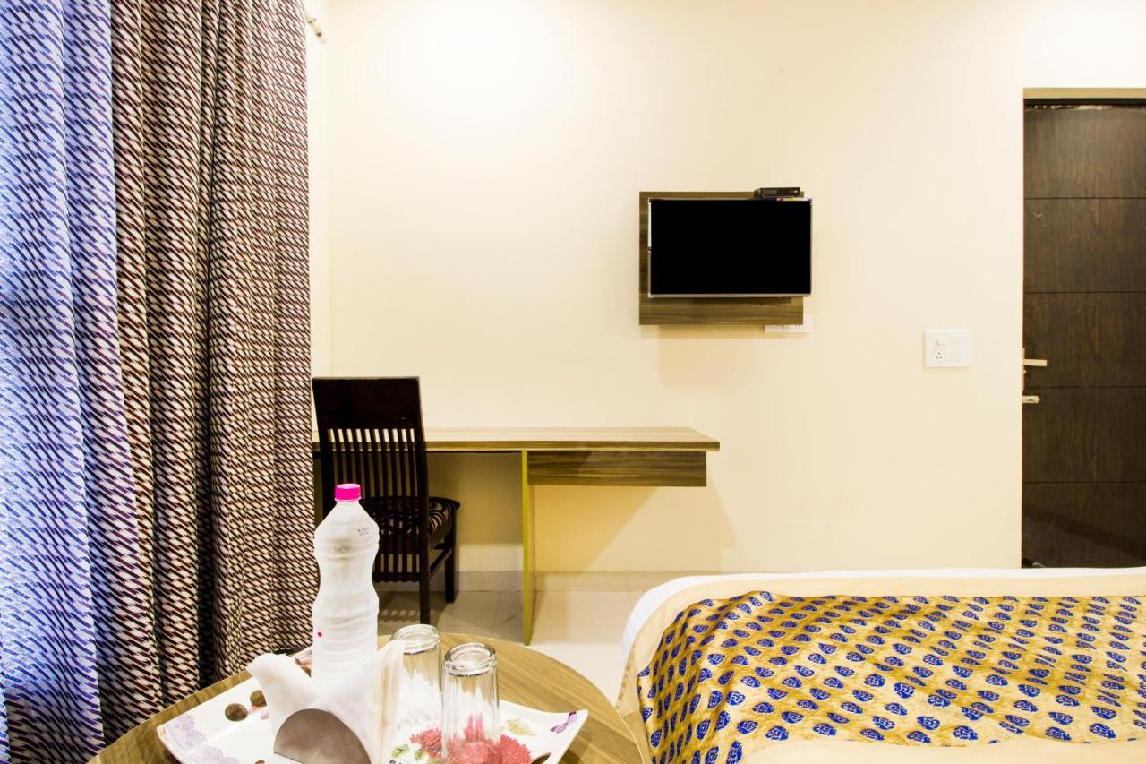 Fabhotel Signature Cyber Park Delhi  Buitenkant foto